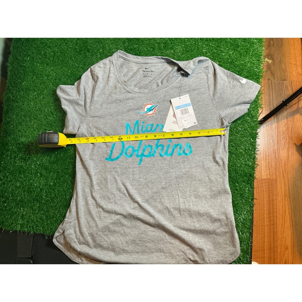 NikeMiamiDolphins WomensGray Short Sleeve Graphic T-Shirt Medium NKMV-06G-9P-EVH